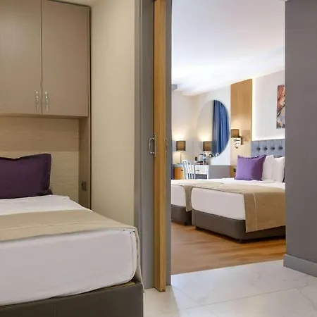 Отель La Quinta By Wyndham 4*