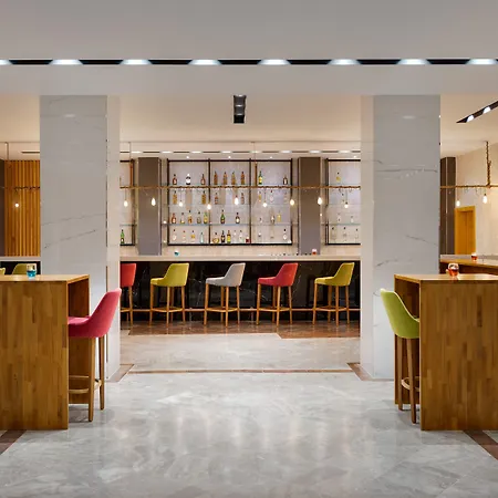 Отель La Quinta By Wyndham 4*